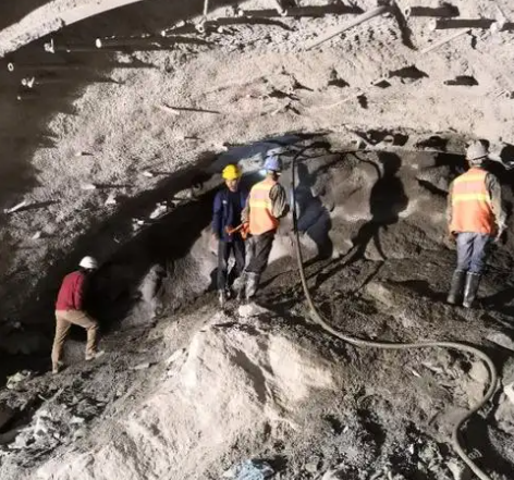 平谷拱顶带模注浆料的施工流程及注意事项
